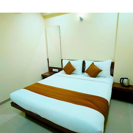 Sai Srushti By Neem Square Hotell Shirdi Eksteriør bilde