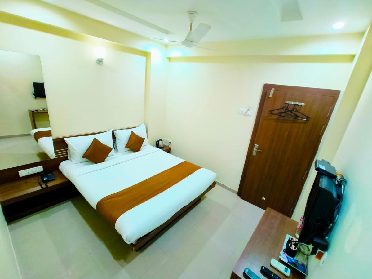 Sai Srushti By Neem Square Hotell Shirdi Eksteriør bilde
