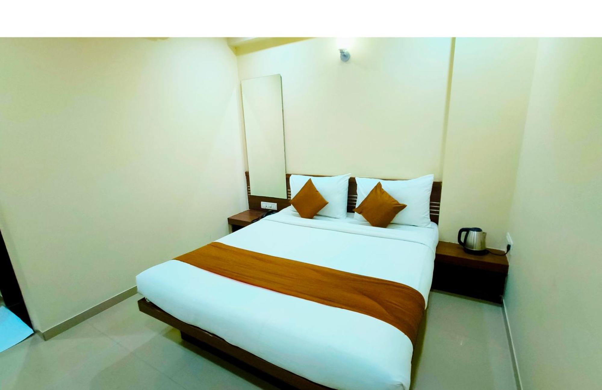 Sai Srushti By Neem Square Hotell Shirdi Eksteriør bilde